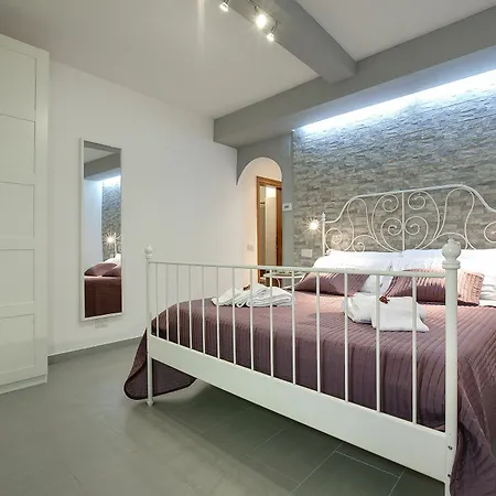 Risveglio In Piazza Santa Croce Apartment *