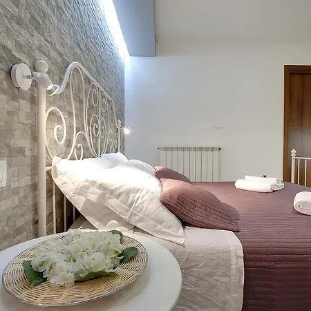 Risveglio In Piazza Santa Croce Apartman *